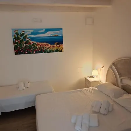 Double Room, Air Conditioning, Bathroom, In The Center Of Calabria N6783 Tropea