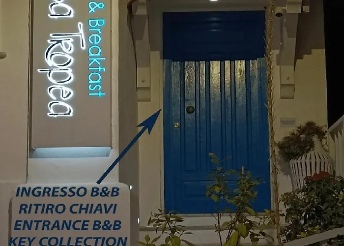 Bed & Breakfast Double Room, Air Conditioning, Bathroom, In The Center Of Calabria N6783 Tropea