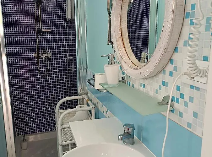 Double Room, Air Conditioning, Bathroom, In The Center Of Calabria N6783 3*