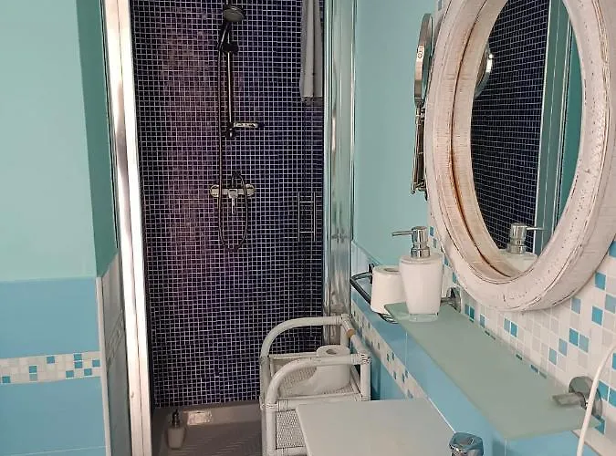 Alojamento de Acomodação e Pequeno-almoço Double Room, Air Conditioning, Bathroom, In The Center Of Calabria N6783