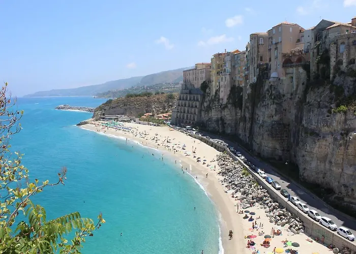 Alojamento de Acomodação e Pequeno-almoço Double Room, Air Conditioning, Bathroom, In The Center Of Calabria N6783 3*